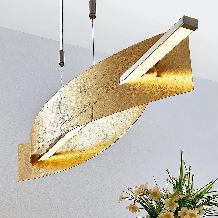 Lucande Pendelleuchte Marija - L x B x H: 101 x 18,5 x 1,8 cm, messing / gold, gold, silber - Goldfarbene Hängeleuchte mit strukturierter Oberfläche und integrierten LED-Streifen.