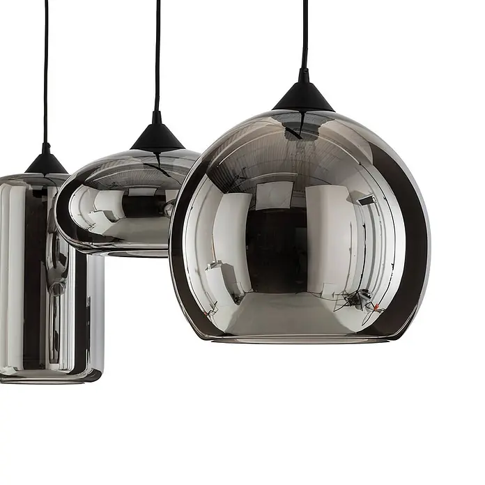 Lindby Pendelleuchte Marla - L x B x H: 102,5 x 28 x 28 cm, alu / grau / zink, rauchgrau, E27 - Drei moderne Pendelleuchten mit Rauchglas-Schirmen (zylindrisch, abgeflacht, kugelförmig) und schwarzen Kabeln, hängend.