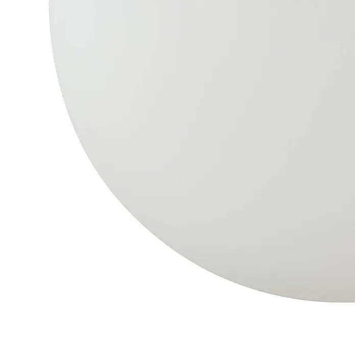 Lindby Außenwand- & Deckenleuchte Eleia - weiß / opal, IP44 - Opake weiße runde Form.