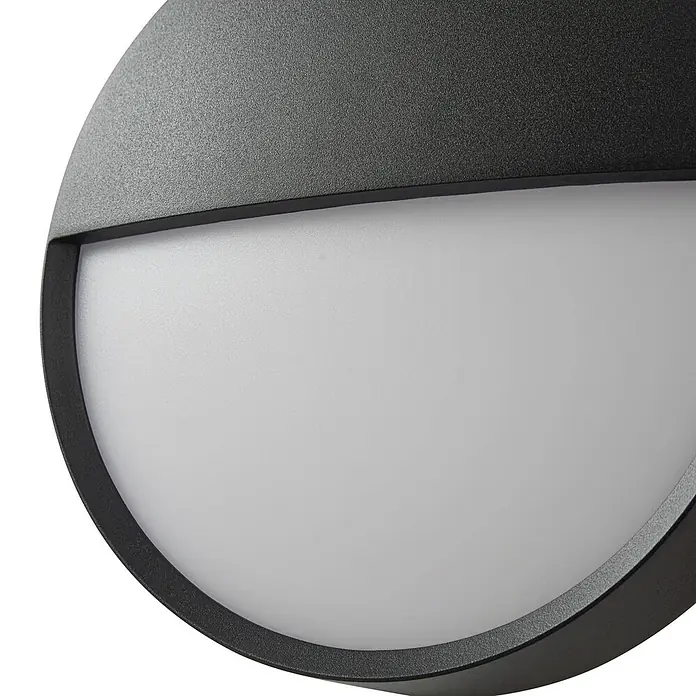 Arcchio Außenwandleuchte Gravo - schwarz, IP65 - Dunkelgraue runde Außenwandleuchte mit strukturierter Oberfläche und weißem Diffusorpanel.