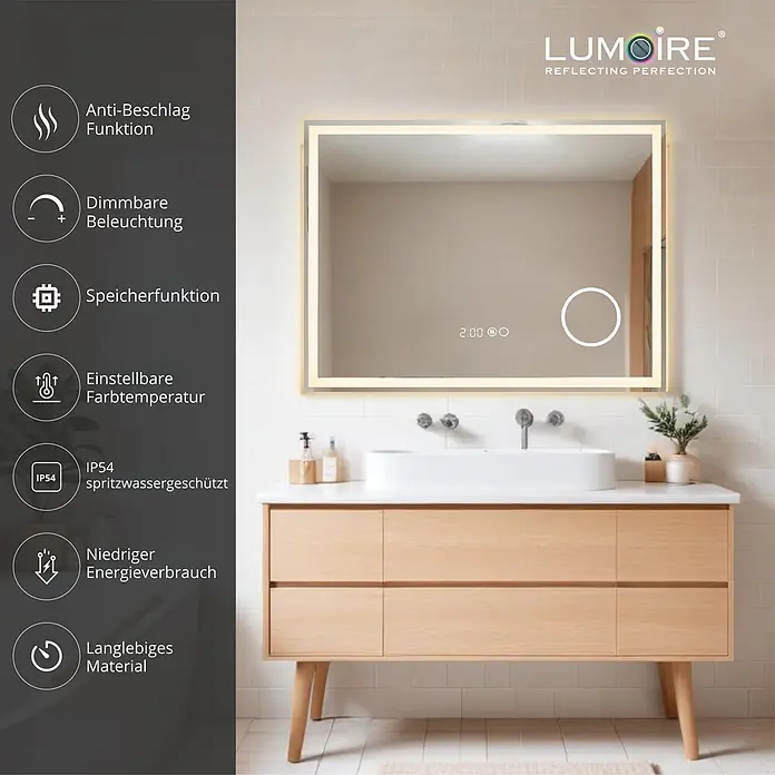 Lumoire Lichtspiegel TRONVG -  - Rechteckiger beleuchteter Badezimmerspiegel mit Digitaluhr und Touch-Bedienung über einem Holzwaschtisch.