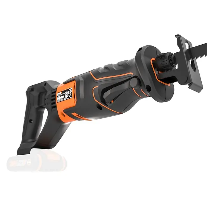Worx PowerShare 20V Akku-Säbelsäge WX500.9 - 20 V, Ohne Akku, 0 U/min - 3.000 U/min - Schwarz-orange Säbelsäge mit eingesetztem Sägeblatt, abgewinkelt für den Einsatz.