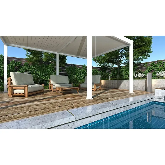 Weide Pergola Deluxe freistehend 3,6 x 5,3 m Weiß Aluminium - B x T: 530 x 360 cm, Farbe Gestell: Sandpapier FinishWeiss / RAL Farbcode 9016, Aluminium - Weiße Pergola mit ausfahrbarem Dach über Holzterrasse und Stühlen neben einem Pool.
