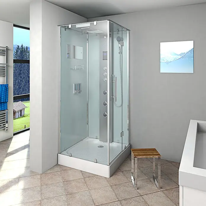 AcquaVapore Komplettdusche Fertigdusche D38-20R1-EC - 100 x 100 x 218 cm, Weiß - Moderne Glasduschkabine mit weißer Basis, Massagedüsen und Handbrause in einem hellen Bad mit Ausblick.