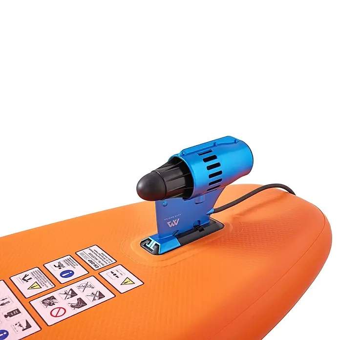 Aqua Marina SUP-Board-Set Turbo 330 - L x B x H: 320 x 81 x 15 cm, Mehrfarbig, Tragkraft: 140 kg - Orange aufblasbares Board mit montiertem blauem Elektromotor und schwarzem Propeller, per Kabel verbunden.