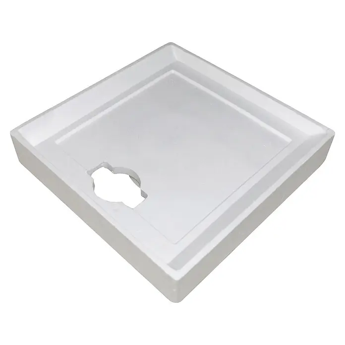 Sanicomfort Duschwannen-Set FORM - L x B: 90 x 90 cm, Kunststoff, Weiß - Weißes, quadratisches Styropor-Verpackungsfach mit erhöhtem Rand und einer maßgeschneiderten Aussparung in einer Ecke.