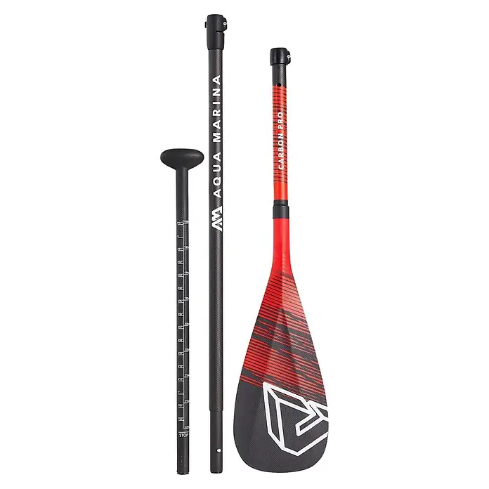 Aqua Marina SUP-Paddel Carbon Pro - Verstellbar: 180 cm - 220 cm - Verstellbares schwarzes Carbon-SUP-Paddel mit rot-schwarzem Blatt, Höhenmarkierungen und „AQUA MARINA CARBON PRO“-Branding.