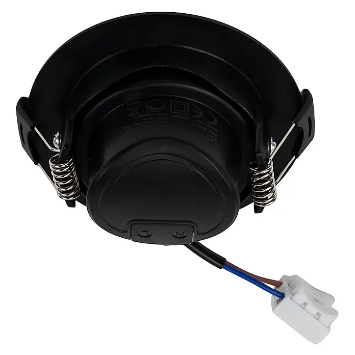Luxula Wand- & Deckenspot LUXULA LED Downlight schwenkbar Set - 5 W, Ø x H: 9 x 5 cm, Schwarz, Warmweiß - Schwarzer Einbaustrahler, Rückansicht, mit Federklammern und angeschlossener Verkabelung mit weißem Stecker.