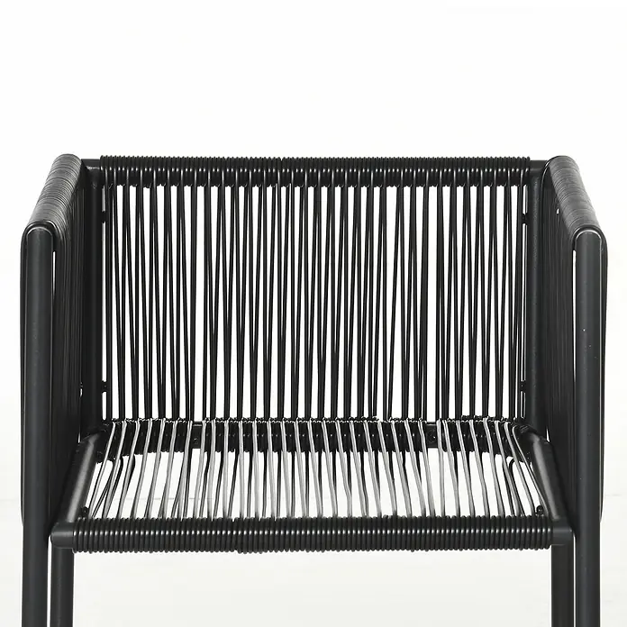 Outsunny Loungemöbel-Set mit Tisch - 5 -tlg., Legierter Stahl, PE-Rattan, Polyester, 4x Stuhl, 1x Tisch, 4x Sitzkissen, 4x Rückenkissen, 1x Handbuch, Grau - Schwarzer Stuhl mit geflochtener Kordelrückenlehne und Sitzfläche auf schwarzem Metallrahmen.