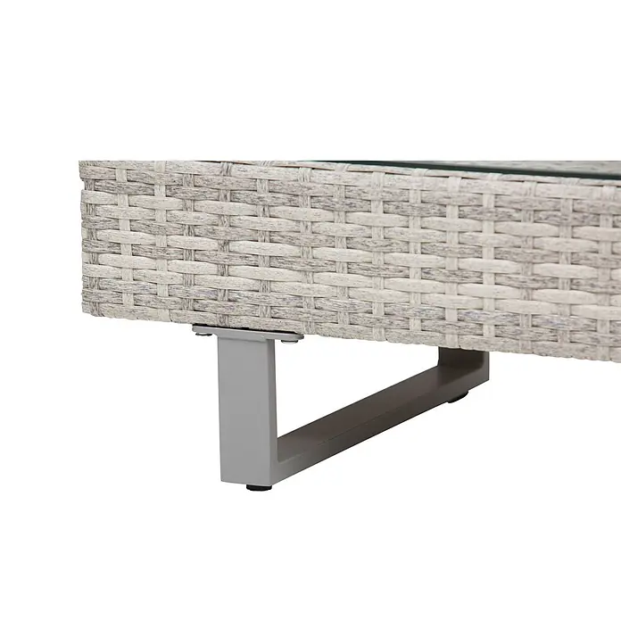 Outsunny Loungemöbel-Set mit Tisch - 3 -tlg., Legierter Stahl, PE-Rattan, Polyester, 1x Drei-Personen-Sofa, 1x Doppel-Sofa, 1x Teetisch, 3x Sitzkissen, 5x Rückenkissen, 1x Anleitung, Grau - Helles graues Rattan-Möbelstück mit Glasplatte und grauen Metallbeinen.