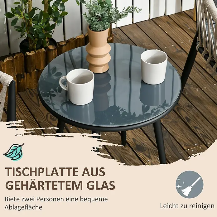 Outsunny Loungemöbel-Set mit Tisch - 3 -tlg., Legierter Stahl, Polypropylenseil, Polyester, Einscheibensicherheitsglas, 2x Stühle, 1x Tisch, 2x Sitzkissen, 2x Rückenkissen, 1x Anleitung, Grau - Runder Balkontisch mit grauer Platte aus gehärtetem Glas und schwarzen Beinen, mit Tassen und einer Pflanze auf Holzterrasse.