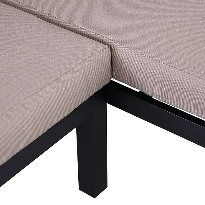 Outsunny Loungemöbel-Set mit Tisch - Aluminium, Polyester, Schaumstoff, 2x Zweisitzer Sofa, 1x Kaffeetisch, 4x Rückenkissen, 2x Sitzkissen, 1x Montageanleitung, Grau, Natur - Ecksofa-Sektion mit beigen Stoffkissen und dunklem Metallrahmen.