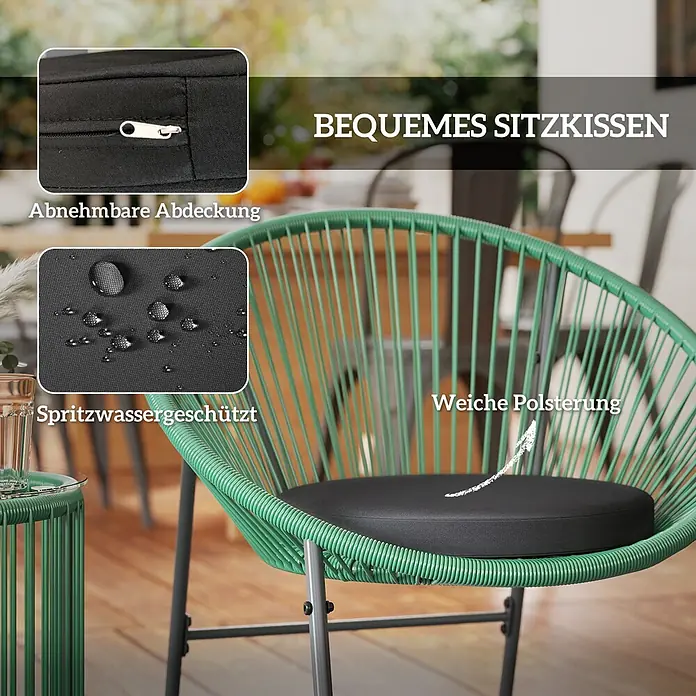 Outsunny Loungemöbel-Set mit Tisch - Stahl, PE-Rattan, Polyester, gehärtetes Glas, 1x Tisch, 2x Stuhl, 2x Sitzkissen, 1x Handbuch, Grün - Schwarzes, rundes, spritzwassergeschütztes Sitzkissen mit abnehmbarem Bezug und weicher Polsterung auf einem grünen Outdoor-Stuhl.