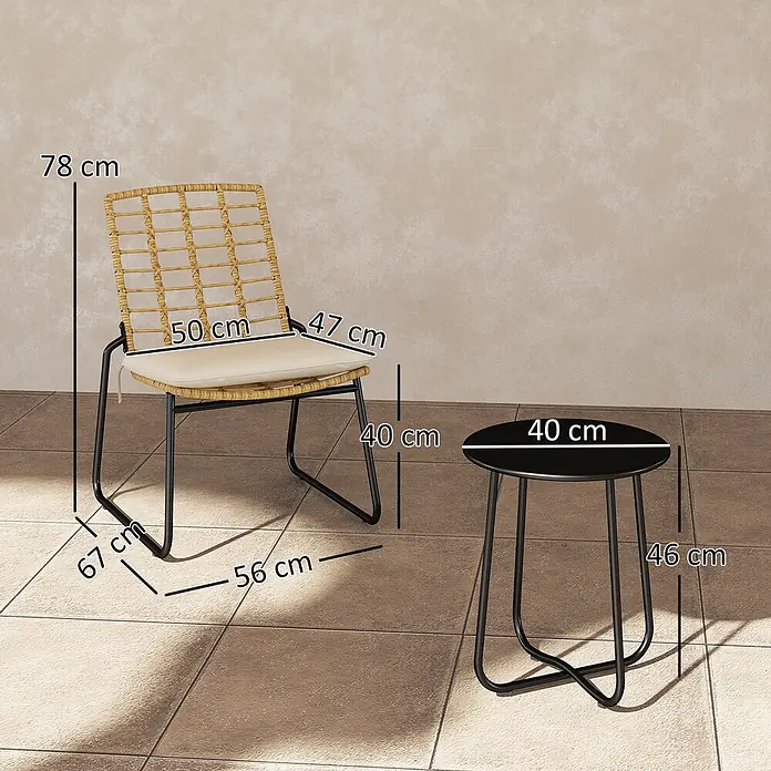 Outsunny Loungemöbel-Set mit Tisch - Stahl, Rattan, Metall, Polyester, PE-Rattan, Schaumstoff, 1x Tisch, 2x Stuhl, 2x Sitzkissen, 1x Handbuch, Beige - Stuhl aus Rattan und schwarzem Metall mit Kissen (78x56x67 cm) und passender Beistelltisch (Ø 40 cm, 46 cm hoch).