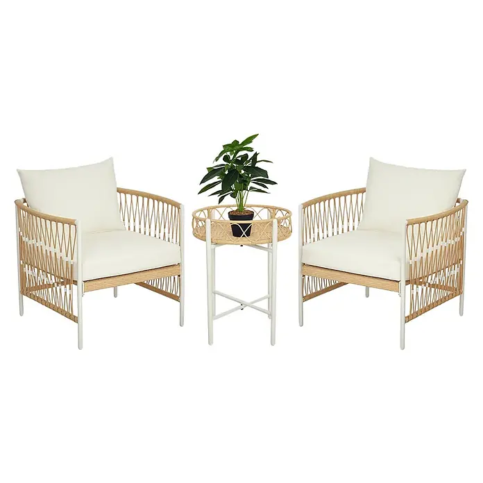 Outsunny Loungemöbel-Set mit Tisch - 3 -tlg., PE-Rattan, Polyester, legierter Stahl, 2x Stühle, 1x Tisch, 2x Sitzkissen, 2x Rückenkissen, 1x Handbuch, Gelb - Sitzgruppe für draußen: zwei Stühle mit weißen Gestellen, Naturrattan, cremefarbenen Kissen und ein passender runder Beistelltisch mit Pflanze.