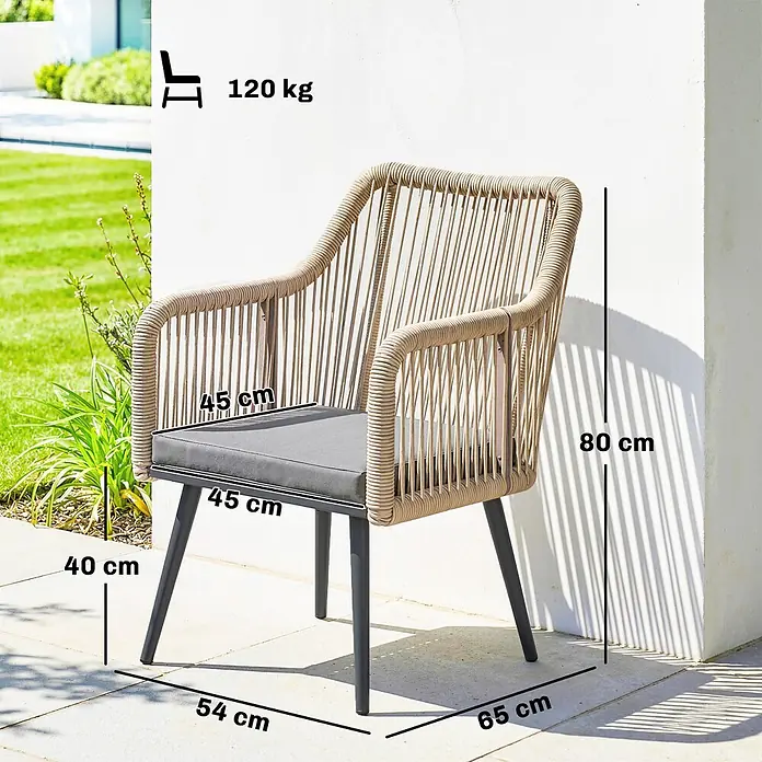 Outsunny Gartenstuhl-Set - 2 Stk., Stahl; PE-Rattan (Polyethylen-Geflecht, witterungsbeständig), Hellgrau, B x T x H: 54 x 65 x 80 cm - Beiger Outdoor-Geflechtsessel mit grauem Kissen, zeigt Maße (H80cm, SH45cm, ST45cm) und 120kg Tragkraft auf einer Terrasse.
