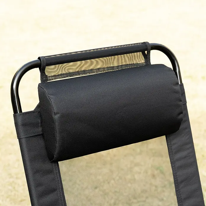 Outsunny Gartenstuhl-Set - 2 Stk., Oxfordstoff, Klappbar, Schwarz, B x T x H: 70 x 70 x 109 cm - Schwarzes Nackenkissen aus Webstoff an einem schwarzen Stuhlrahmen befestigt.