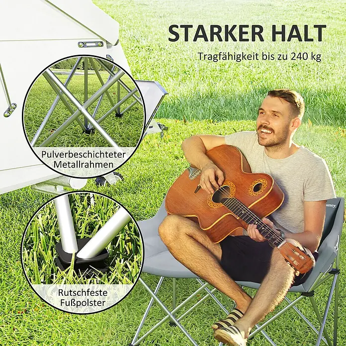Outsunny Campingstuhl - Baumwolle, pulverbeschichtetes Metall, 600D Oxford-PE-Gewebe, Klappbar, Grau - Grauer Klappstuhl mit pulverbeschichtetem Metallrahmen und rutschfesten Füßen, der einen Gitarre spielenden Mann hält. Tragfähigkeit bis 240 kg.