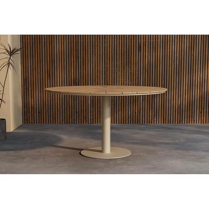 Ebuy24 Gartentisch rund Croft - Ø x H: 120 x 75 cm, Aluminium, Beige, Stapelbar - Runder Outdoor-Esstisch mit Lamellenplatte aus Naturholz und cremefarbenem Säulenfuß.