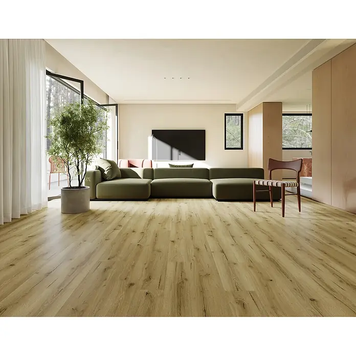 b!design Vinylboden SPC - Eiche Davos, Landhausdiele, 1.220 x 182 x 4,5 mm - Helles Holzparkett mit natürlicher Maserung, verlegt in einem modernen Wohnzimmer.