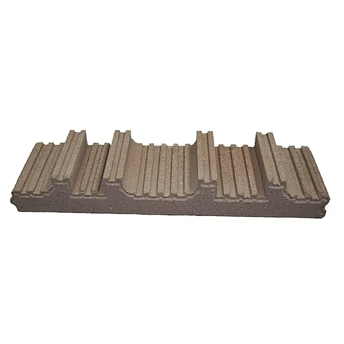 Christoph Streifen-Fundament - 50 x 15 x 7,2 cm, Beton - Hier ist ein Strukturierter keramischer Roststein, der mit Rillen und Graten für eine verbesserte Wärmeverteilung ausgestattet ist.