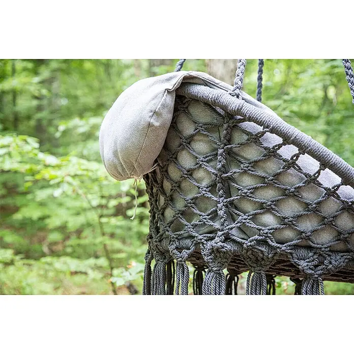 Ebuy24 Hängesessel Hamtic - Textil, Grau - Nahaufnahme eines grauen Makramee-Hängesessels mit grauem Kissen.