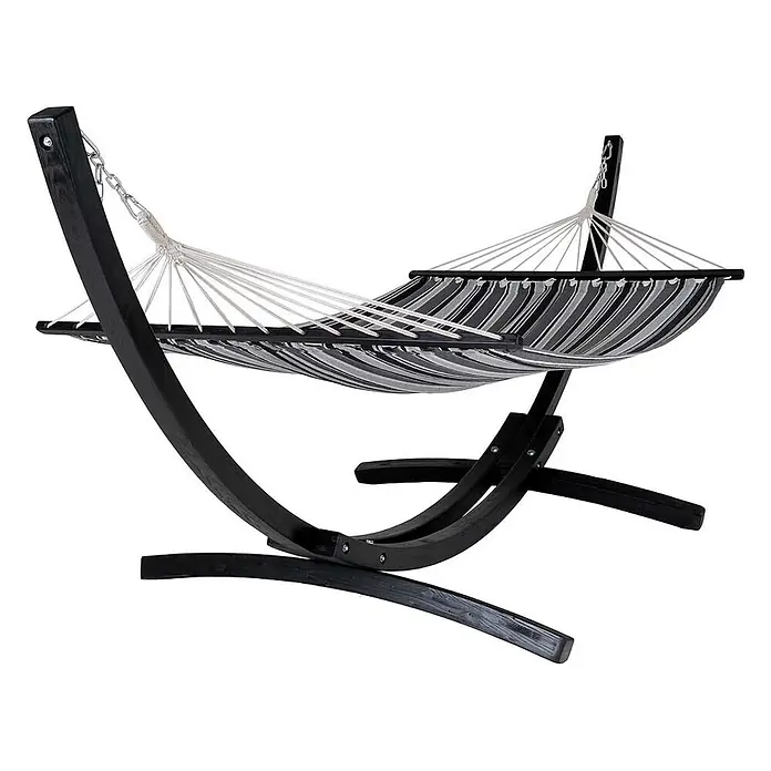 Ebuy24 Hängematte Tripoli - L x B: 320 x 120 cm, Sonstiges, Grau - Gestreifte Hängematte mit weißer Seilaufhängung auf einem geschwungenen schwarzen Holzständer.