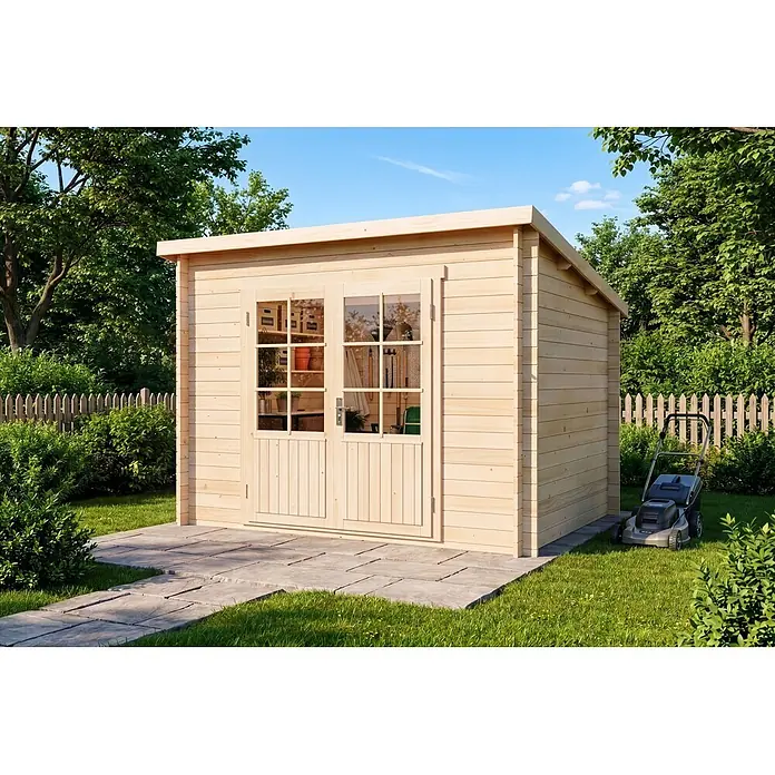 Alpholz Gartenhaus Maria - Außenmaß inkl. Dachüberstand (B x T): 300 x 272 cm, Holz, Naturbelassen - Ein heller Holzgartenschuppen mit doppelten Glastüren, umgeben von grünem Gras und Bäumen, mit einem Steinweg und einem Rasenmäher.