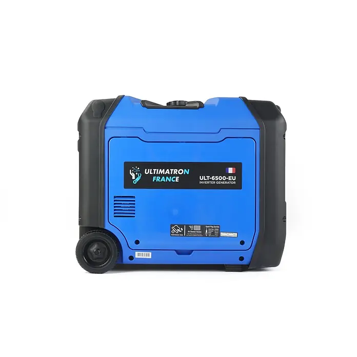 Ultimatron France Stromerzeuger ULT-6500 - Nennleistung: 6,2 kW, Tankvolumen: 12,5 l, Verbrauch: 2,9 l/h - Blauer und schwarzer ULTIMATRON ULT-6500-EU Inverter-Generator mit Rädern und Wartungspanel mit Serviceanweisungen.