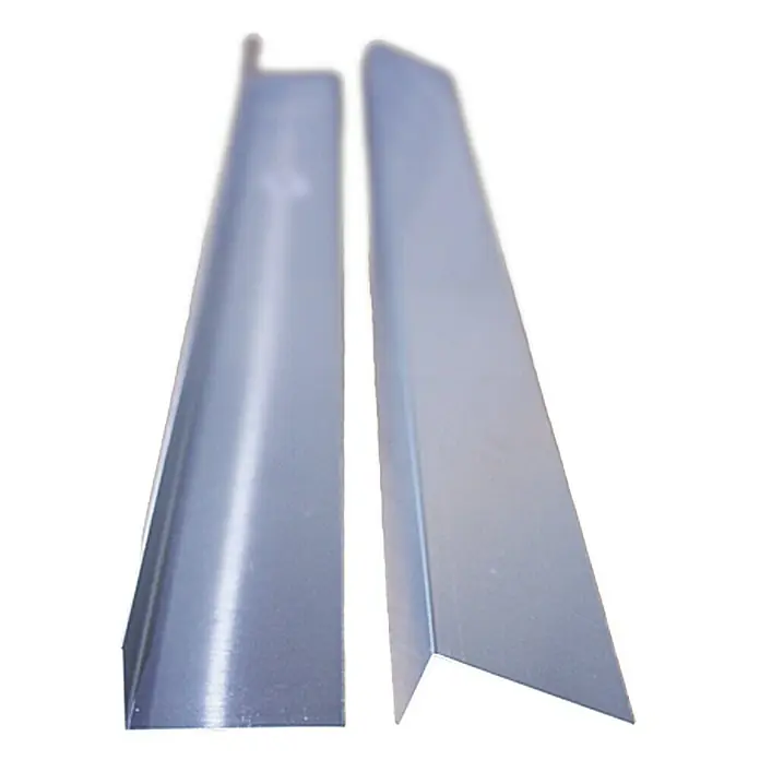 Sarei Winkelprofil HG 2 - L x B x H: 1.000 x 70 x 30 mm, Aluminium, Silber - Das Bild zeigt zwei silberfarbene Winkelleisten, die sich für verschiedene Bau- und Reparaturprojekte eignen. Sie sind robust und langlebig.