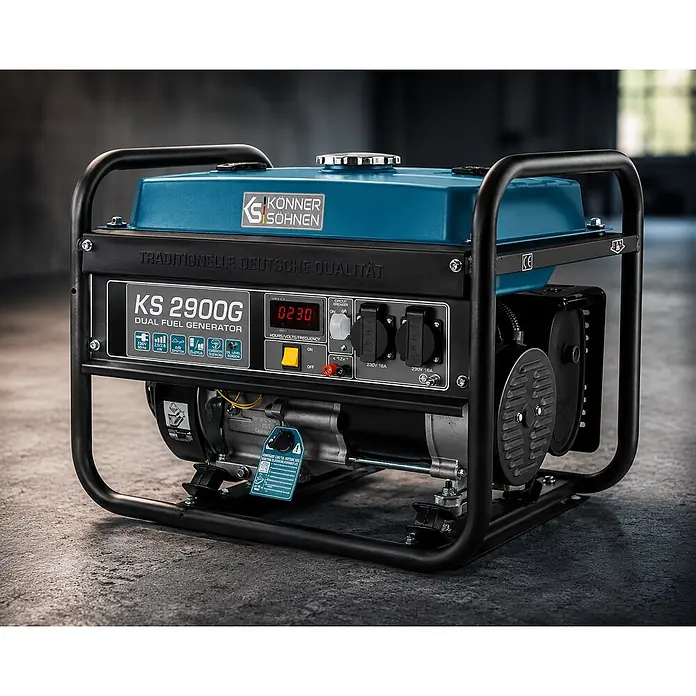Stürmer Maschinen Stromerzeuger KS 2900G 2,5 kW Benzin/Gas - Nennleistung: 2,5 kW, Tankvolumen: 15 l, Verbrauch: 2,4 l/h - Blauer und schwarzer Konner & Söhnen KS 2900G Dual-Fuel-Generator mit Digitalanzeige und Steckdosen auf stabilem schwarzem Rahmen.