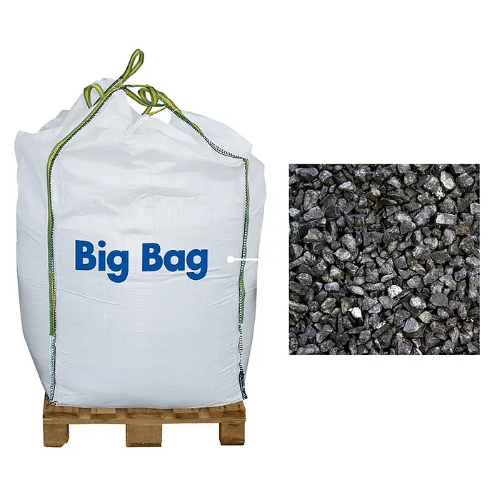 Hamann Mercatus Basaltsplitt - Anthrazit, Körnung: 8 mm - 11 mm, 1.000 kg - Weißer Big Bag (FIBC) gefüllt mit dunkelgrauem Kies auf einer Holzpalette. Detailansicht des Kieses.