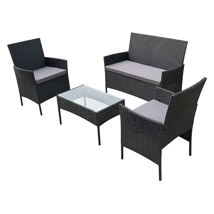 SVITA Loungemöbel-Set BROOKLYN - 4 -tlg., Schwarz - Dunkelgraues Rattan-4-teiliges Terrassenset mit zwei Sesseln, einem Zweisitzer-Sofa und einem Couchtisch aus Glas, alle mit hellgrauen Kissen.