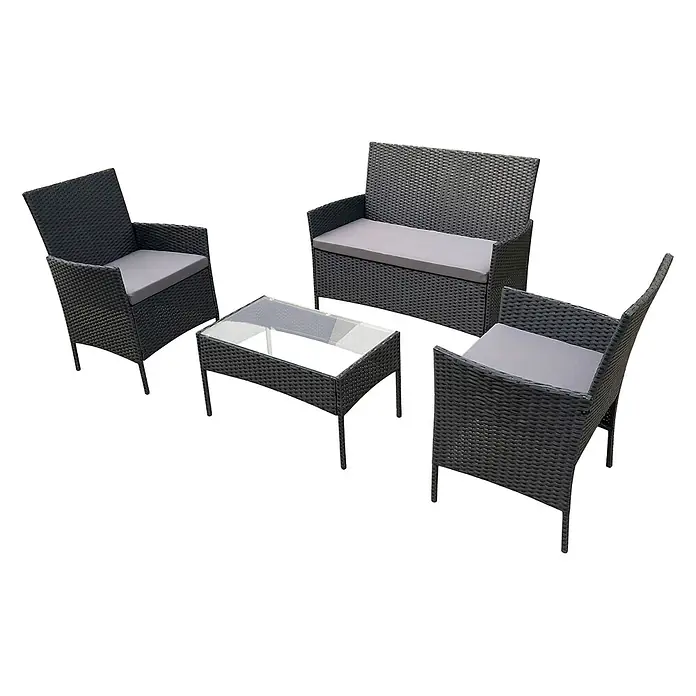 SVITA Loungemöbel-Set BROOKLYN - 4 -tlg., Schwarz - Dunkelgraues Rattan-4-teiliges Gartenmöbelset mit zwei Sesseln, einem Zweisitzer-Sofa und einem Couchtisch mit Glasplatte und hellgrauen Kissen.