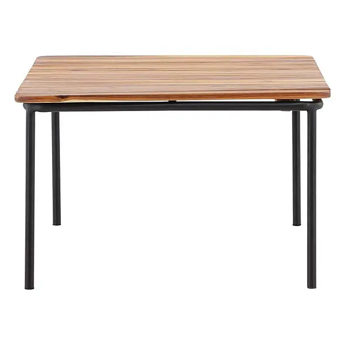Ebuy24 Garten-Loungetisch Penh - Akazie, Natur, Stapelbar, L x B x H: 100 x 65 x 40 cm - Ein rechteckiger Tisch mit Lattenplatte aus Holz und schwarzem Metallgestell.
