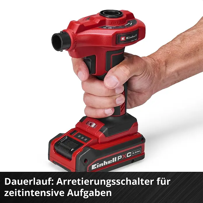 Einhell Power X-Change 18V Akku-Luftpumpe CE-AP 18 Li-Solo - 18 V, Ohne Akku, Füllleistung: 670 l/min - Rot-schwarzer Einhell PXC Akku-Inflator/Deflator mit 4.0Ah Akku, von einer Hand gehalten.