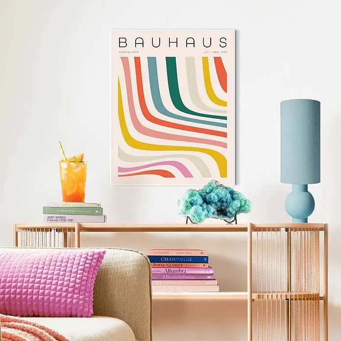 Reinders Bild Slim Frame White - Bauhaus Colorful, B x H: 40 x 50 cm - Bauhaus-Ausstellungsposter mit bunten, abstrakten Wellenlinien auf cremefarbenem Hintergrund, in einem modernen Interieur.