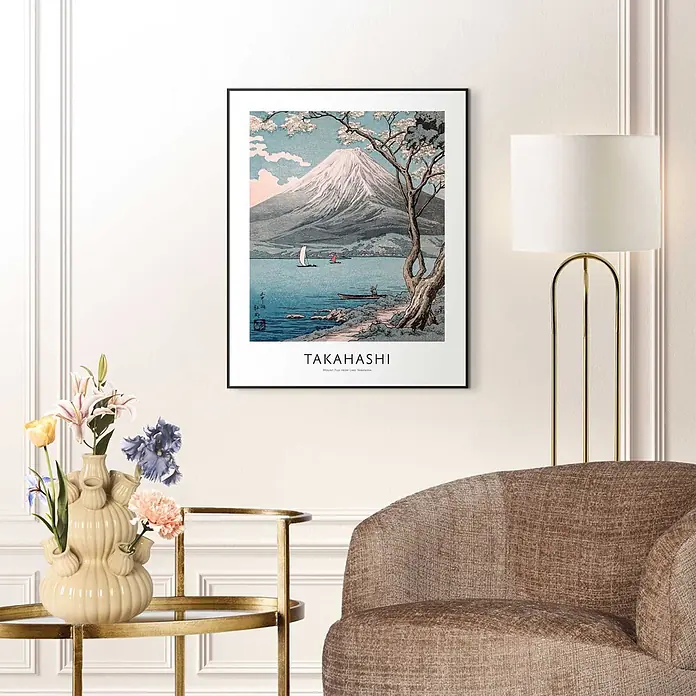 Reinders Bild Slim Frame Black - Mount Fuji, B x H: 40 x 50 cm - Gerahmter Kunstdruck von Berg Fuji, einem See mit Booten und Kirschblüten, an einer Wand im Wohnzimmer.
