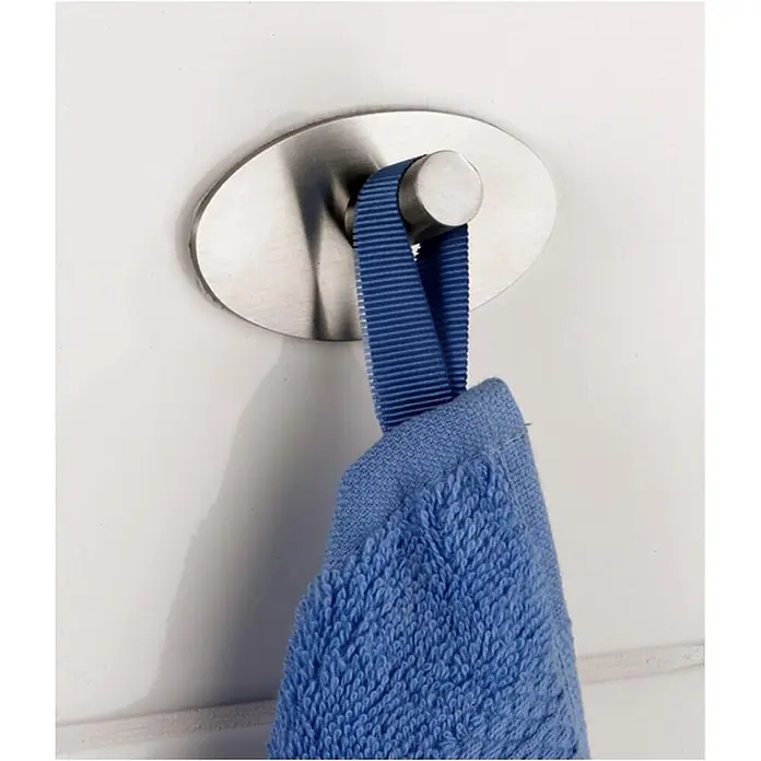Poseidon Colgador adhesivo Piceno - Acero inoxidable, Mate, 2 ud. - Gancho de acero inoxidable cepillado con una toalla de rizo azul con asa.