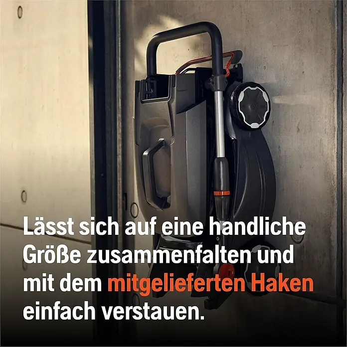 Husqvarna Benzin-Rasenmäher LC247S - 2.200 W, 139 cm³, Schnittbreite: 470 mm - Zusammengeklapptes graues Gartengerät, evtl. ein Hochdruckreiniger, kompakt mit beiliegendem Haken an einer Betonwand verstaut.