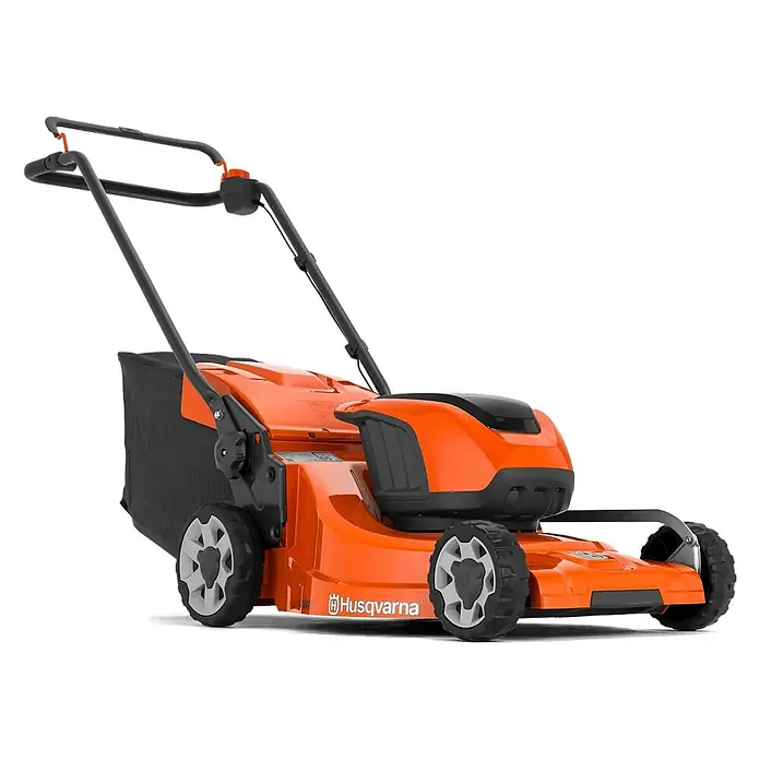 Husqvarna Benzin-Rasenmäher LC140P - 1.950 W, 123 cm³, Schnittbreite: 400 mm - Orange-schwarzer Husqvarna Elektro-Rasenmäher mit Grasfangsack und großen Rädern.