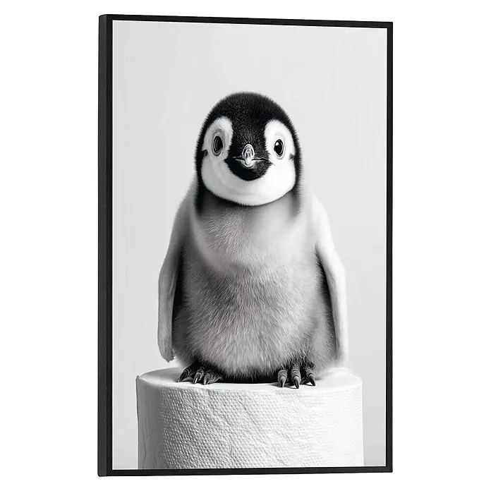 Reinders Bild Slim Frame Black - Penguin Paper, B x H: 20 x 30 cm - Gerahmter Schwarz-Weiß-Kunstdruck eines flauschigen Pinguinbabys auf einer Toilettenpapierrolle. Schwarzer Rahmen.