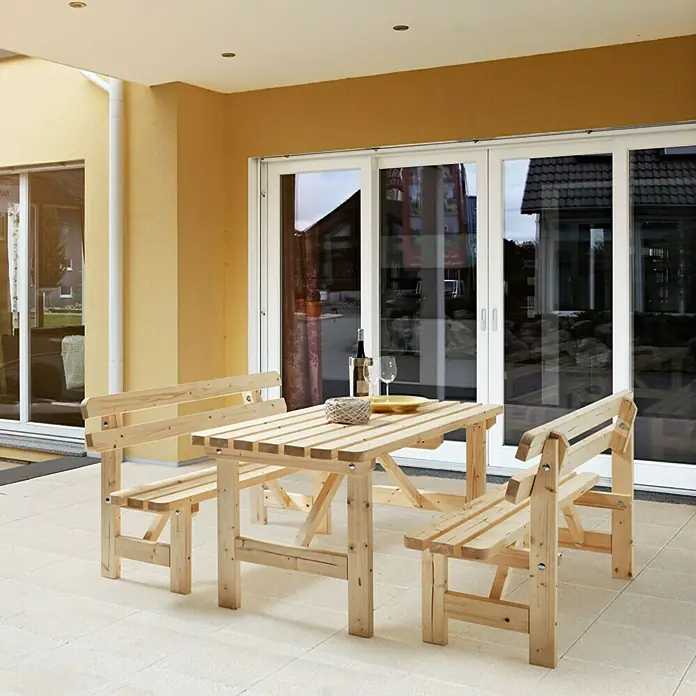 Gartenmöbel-Set Norden - 3 -tlg., Nadelholz, Natur - Hölzerne Picknicktischgarnitur mit Bänken für den Außenbereich, ideal für Garten, Terrasse oder Balkon. Genießen Sie Mahlzeiten im Freien mit Stil.