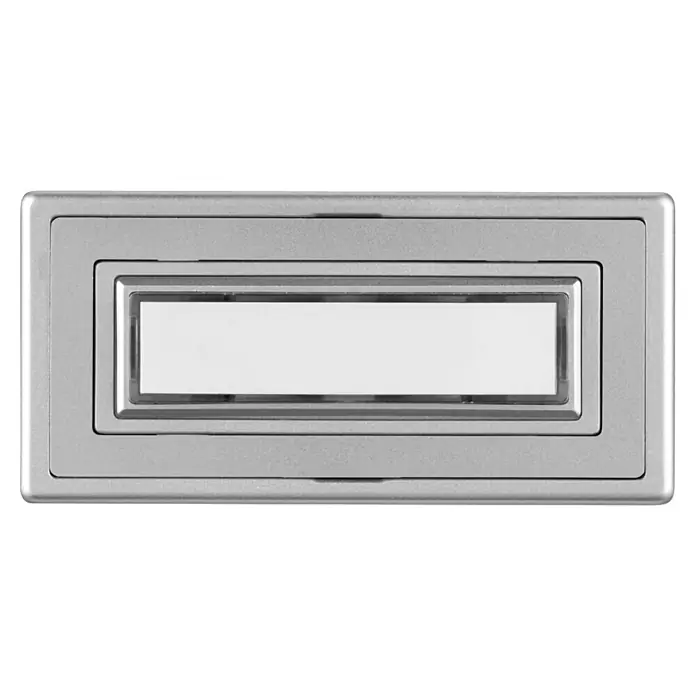 REV Klingeltaster - 100 x 20 x 48 mm, Kunststoff, 8 V - 12 V - Rechteckiger silberner Klingeltaster mit transparentem Namensschild.