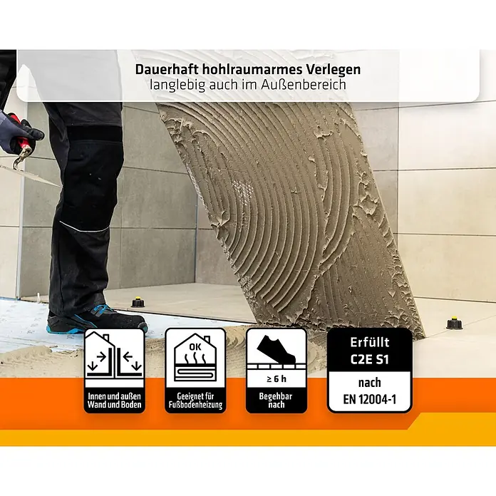 PCI Flexkleber 300 20 kg C2E S1 Großformat - 20 kg - Grauer, strukturierter Fliesenkleber auf einer großen Fliese, der seine Eigenschaften für dauerhafte Innen- und Außenverlegung hervorhebt.