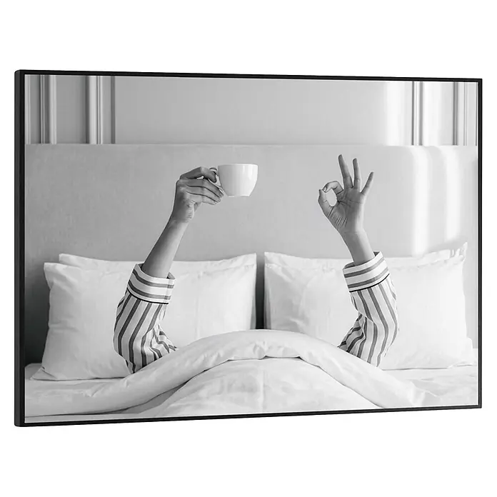 Reinders Bild Slim Frame Black - Perfection, B x H: 40 x 30 cm - Schwarz gerahmter Druck: Schwarz-weiß-Bild von Händen mit Kaffeetasse und 'OK'-Geste im Bett mit gestreiftem Pyjama.