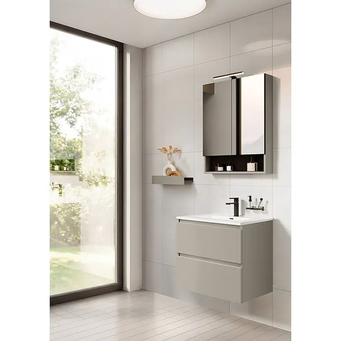 Riva Lynn Waschtischunterschrank - B x T x H: 60 x 45,6 x 53 cm, Fume, Matt - Hängender Waschtisch in Hellgrau mit zwei Schubladen und integriertem Waschbecken, dazu passender Spiegelschrank in einem modernen Bad.