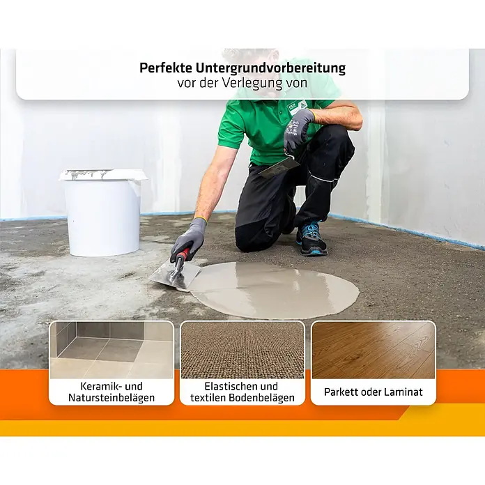 PCI Spachtelmasse Uniplan 3-40 mm - 25 kg - Perfekte Untergrundvorbereitung: Arbeiter trägt Nivelliermasse für Keramik, Naturstein, elastische, textile, Parkett oder Laminat auf.