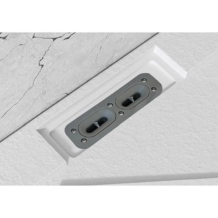 FRASCIO New Tecnology Duschwanne Duschwanne - L x B: 1.750 x 850 mm, Verbundwerkstoff, Weiß - Grauer linearer Abfluss mit zwei ovalen Auslässen, installiert in einer texturierten hellen Oberfläche.