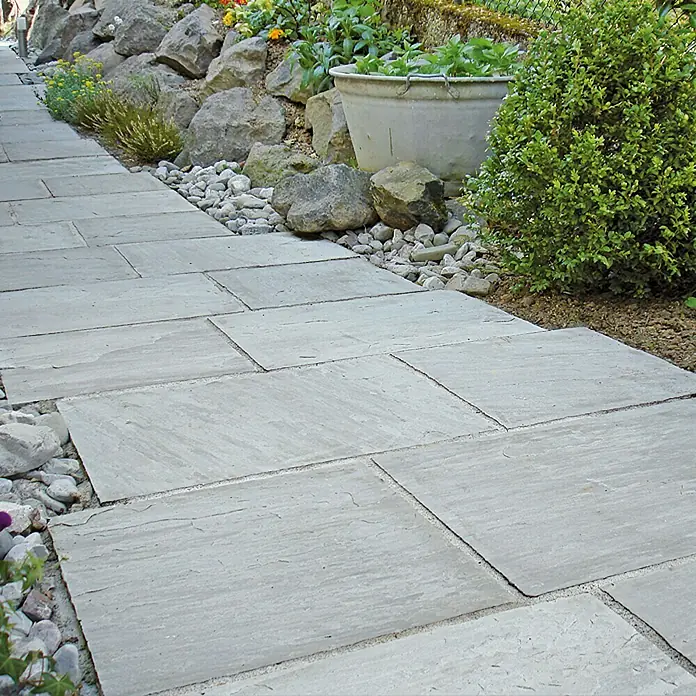 Terrassenplatte Delhi Grey - 30 x 30 x 2,5 cm, Grau, Sandstein - Elegante Gehwegplatten aus Naturstein fügen sich nahtlos in die Gartengestaltung ein und bieten einen stilvollen und langlebigen Weg.